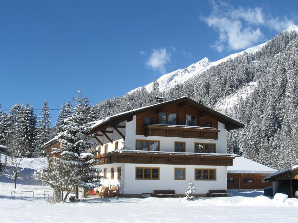 Haus Laerchenhof Villa Holzgau Exterior foto